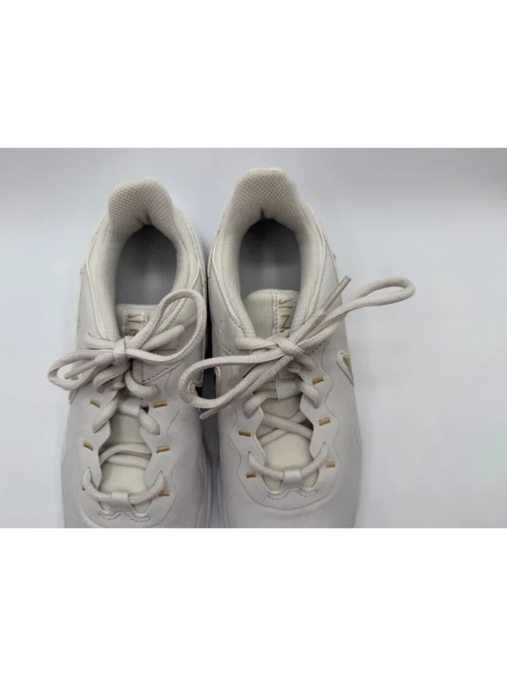 Nike Legend Essential 2 Trainers Women Size 7.5 Platinum Tint/Metallic Gold Star